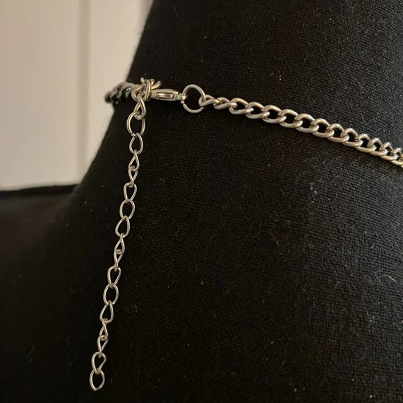 Beautiful short necklace - Picture 3 of 5